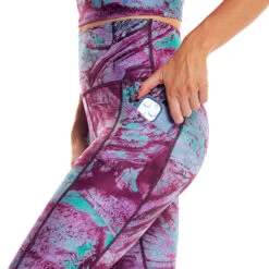 Realtree Women's 7/8 Leggings With Cell Pockets | Aspect -Richardson US Shop CellPhone PK 58134.1688074152